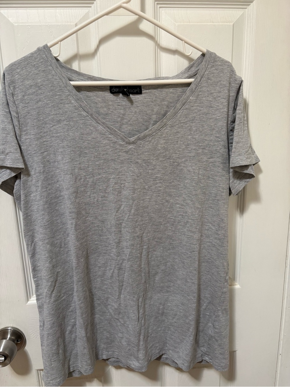 Derek Heart Heather Gray V-Neck Short Sleeve Tee